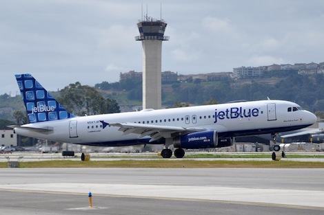 jet-blue-gay-couple