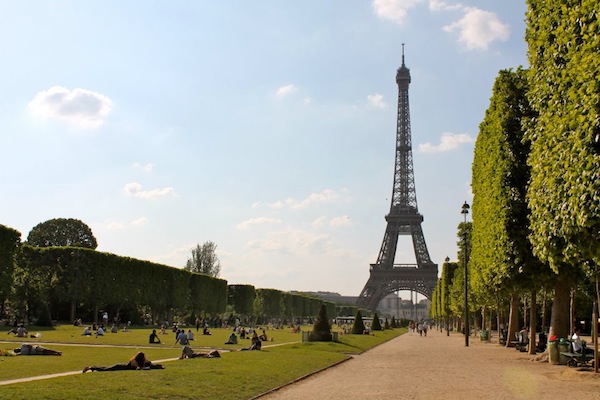 paris-effiel-tower-grass-photo-andrew-villagomez