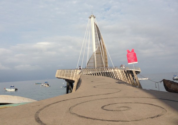 puerto-vallarta-pier-los-muertos