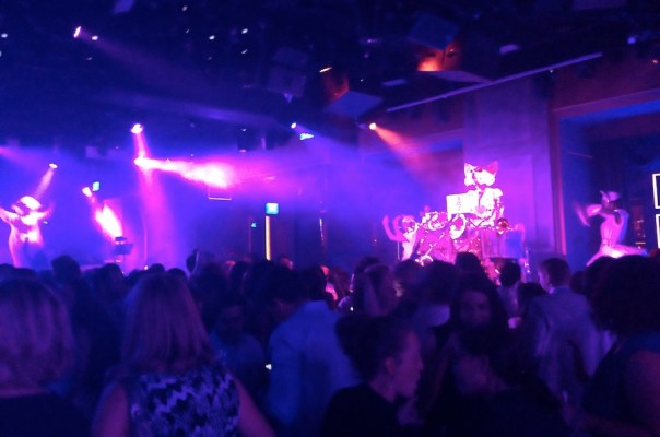 las-vegas-travel-39-Rose-Rabbit-Lie-club