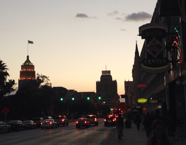 texas-san-antonio-night-streets