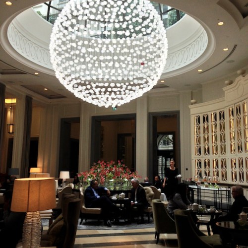 corinthia-london-chandelier-lobby