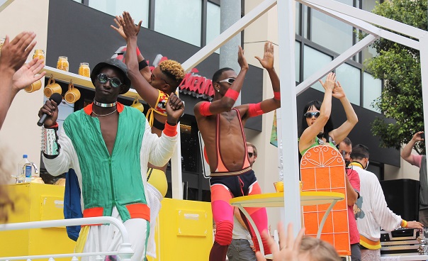 san-francisco-lgbt-pride-2015-3-Leif-airbnb