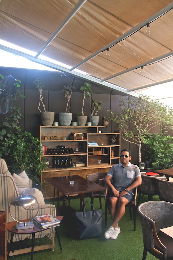 summer-travel-style-tel-aviv-12-brown-tlv-bar