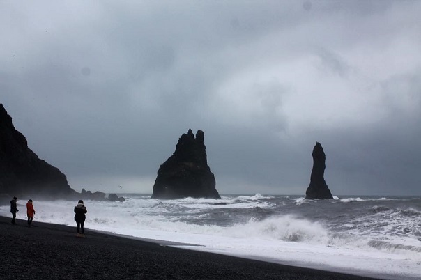 iceland-reynisfjara-black-sand-beach-ocean-rocks