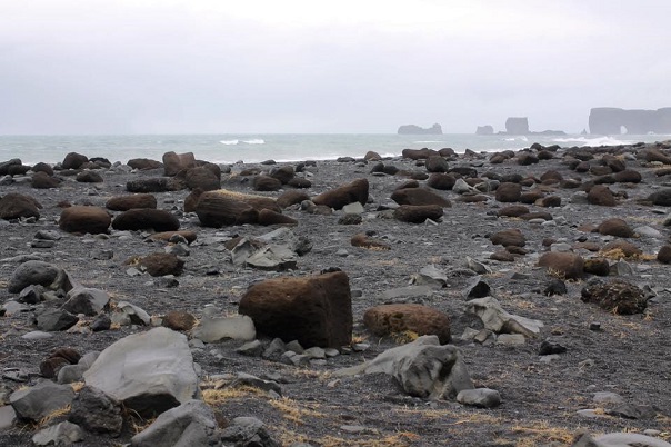 iceland-reynisfjara-black-sand-beach