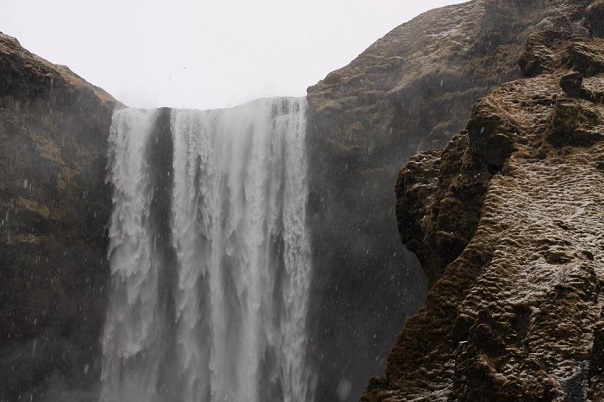 Skogarfoss-waterfall-close-up
