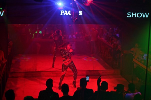 vallarta-drag-queen-show-pacos-club