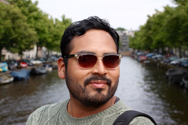 summer-mens-sweater-layering-travel-1-sunglasses